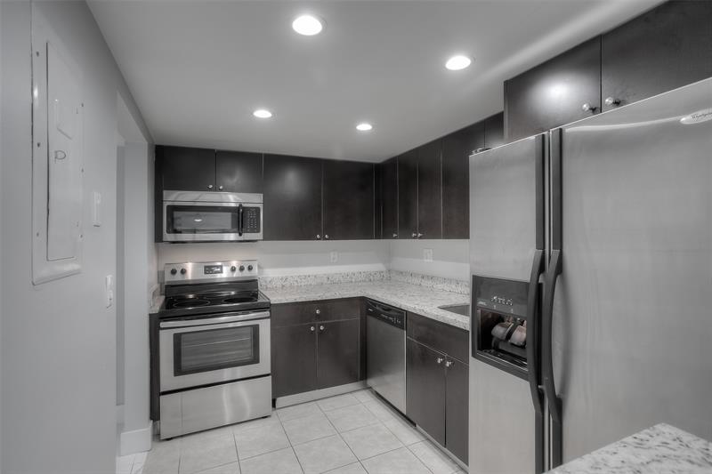 Image 3 of 10 For 303 Racquet Club Rd  312