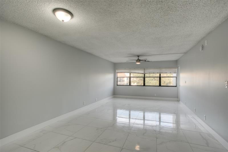 Image 5 of 10 For 303 Racquet Club Rd  312