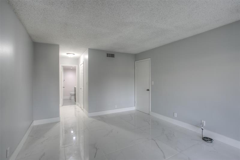 Image 6 of 10 For 303 Racquet Club Rd  312