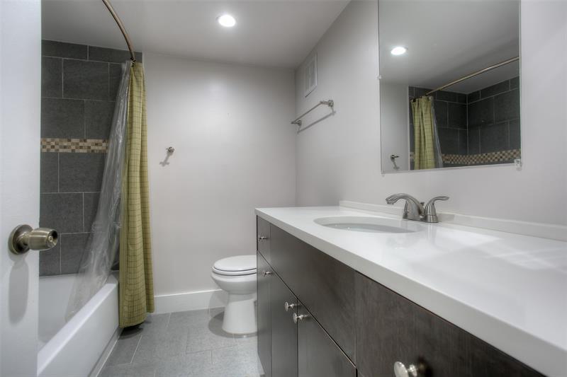 Image 7 of 10 For 303 Racquet Club Rd  312