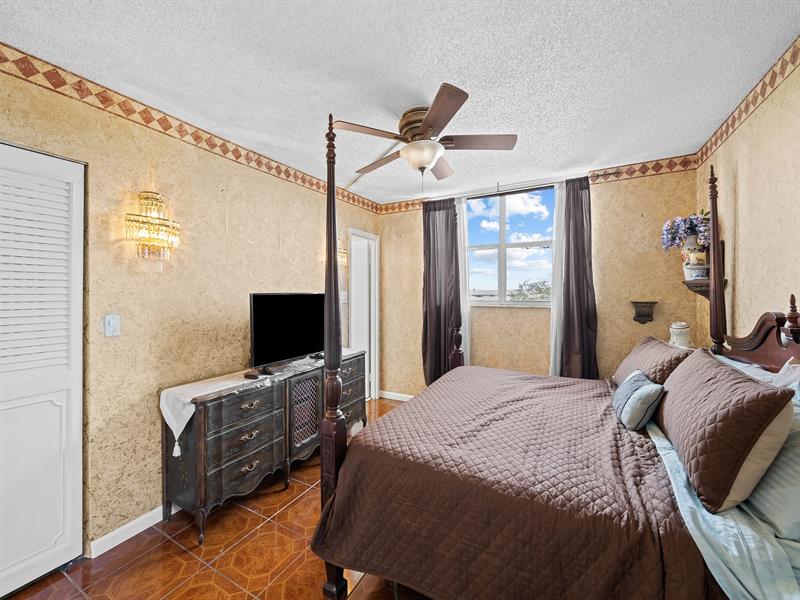 Image 10 of 13 For 2840 Somerset Dr  317m