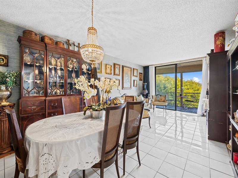 Image 3 of 13 For 2840 Somerset Dr  317m