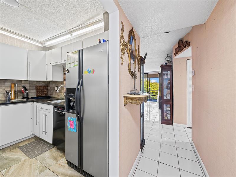 Image 6 of 13 For 2840 Somerset Dr  317m