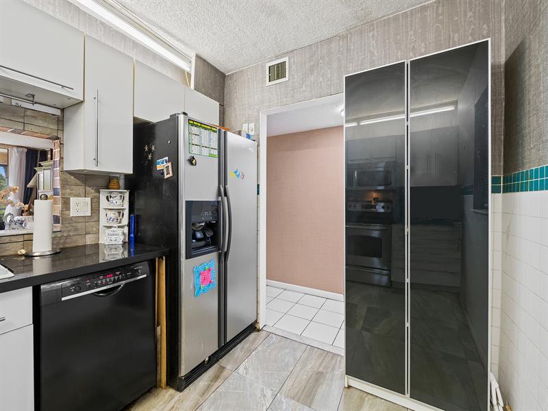 Image 8 of 13 For 2840 Somerset Dr  317m