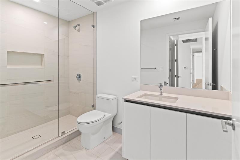 Image 21 of 48 For 900 Ocean Blvd  1101