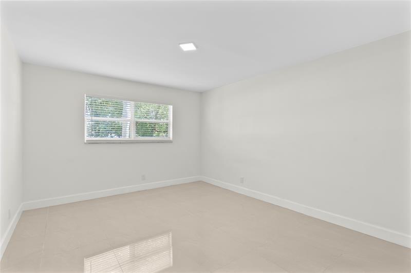 Image 11 of 22 For 11605 29th Ct  2d