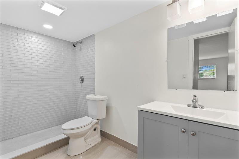 Image 13 of 22 For 11605 29th Ct  2d