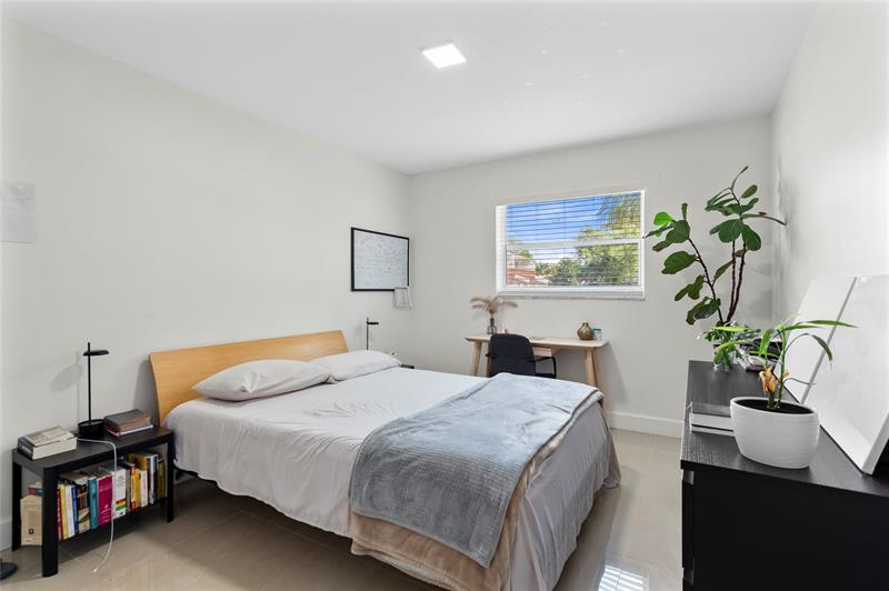 Image 15 of 22 For 11605 29th Ct  2d
