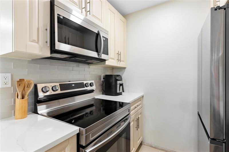 Image 5 of 22 For 11605 29th Ct  2d