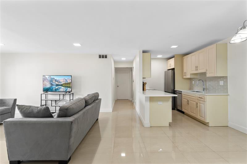 Image 6 of 22 For 11605 29th Ct  2d