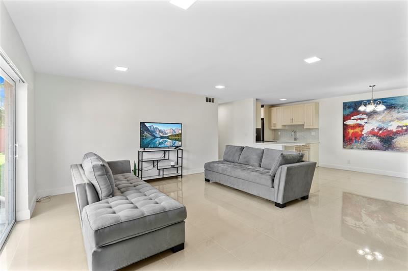 Image 7 of 22 For 11605 29th Ct  2d