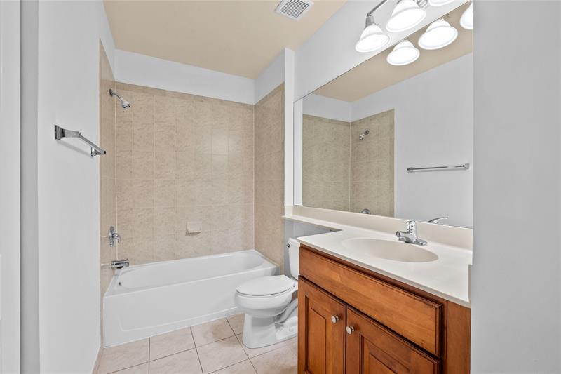Image 10 of 33 For 3500 Oaks Clubhouse Dr  109