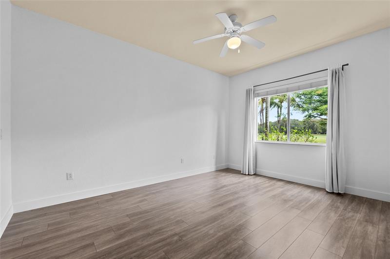 Image 15 of 33 For 3500 Oaks Clubhouse Dr  109