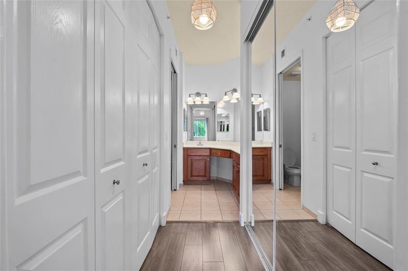 Image 17 of 33 For 3500 Oaks Clubhouse Dr  109