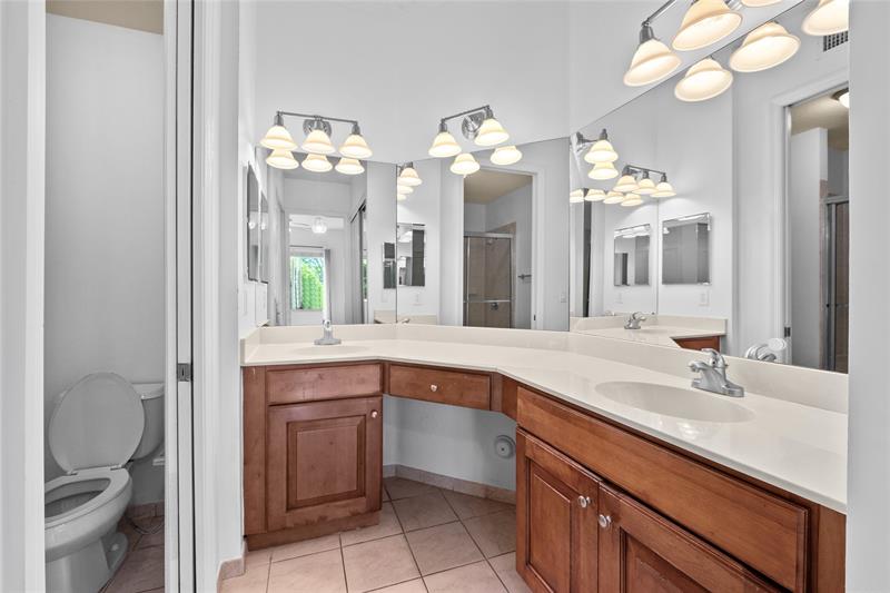 Image 18 of 33 For 3500 Oaks Clubhouse Dr  109