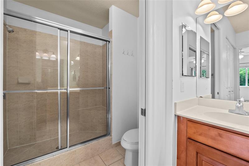 Image 19 of 33 For 3500 Oaks Clubhouse Dr  109