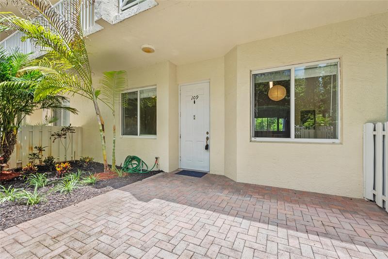 Image 22 of 33 For 3500 Oaks Clubhouse Dr  109