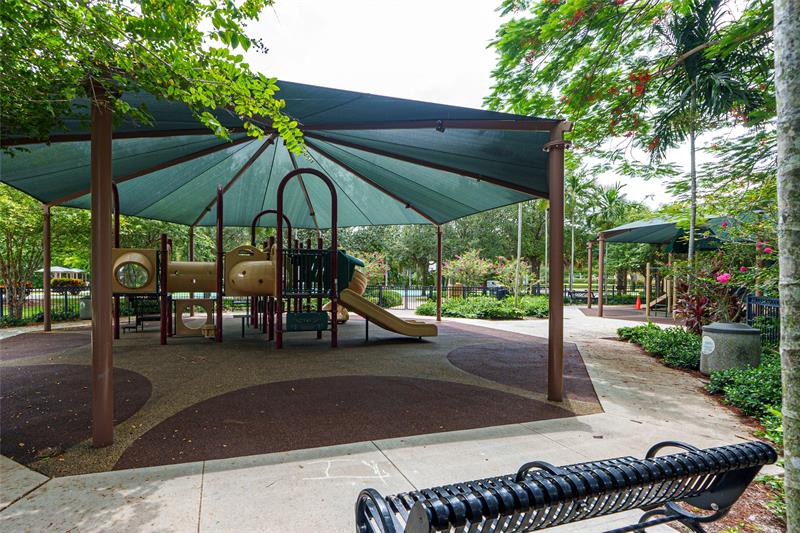 Image 27 of 33 For 3500 Oaks Clubhouse Dr  109