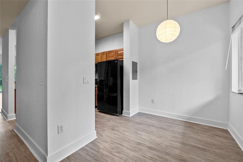 Image 3 of 33 For 3500 Oaks Clubhouse Dr  109
