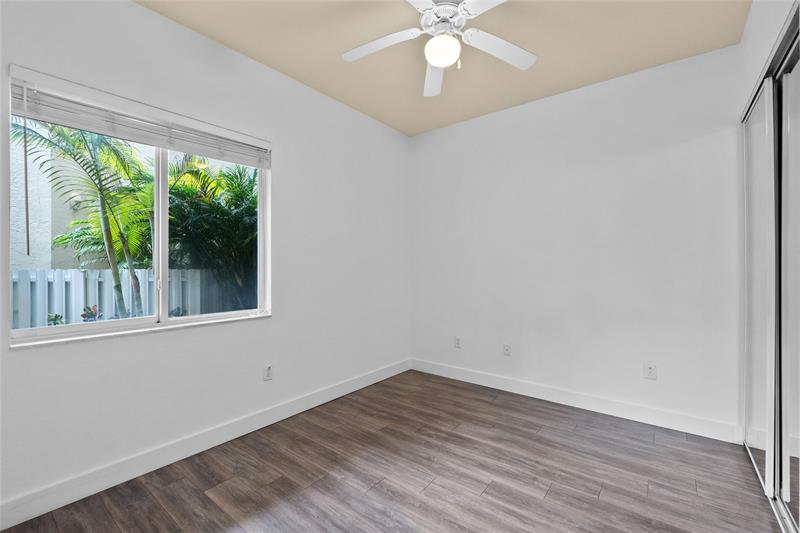 Image 7 of 33 For 3500 Oaks Clubhouse Dr  109