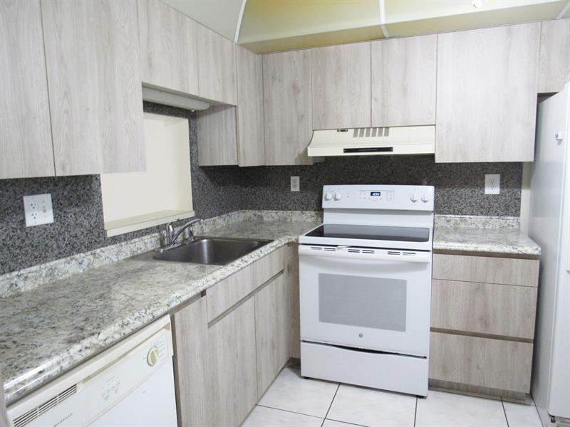 Image 13 of 52 For 6351 University Dr  224