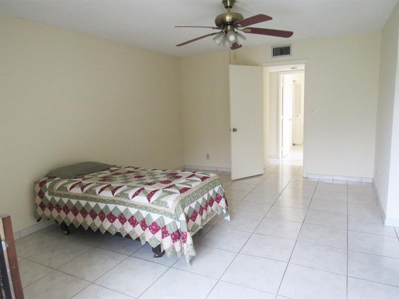 Image 21 of 52 For 6351 University Dr  224