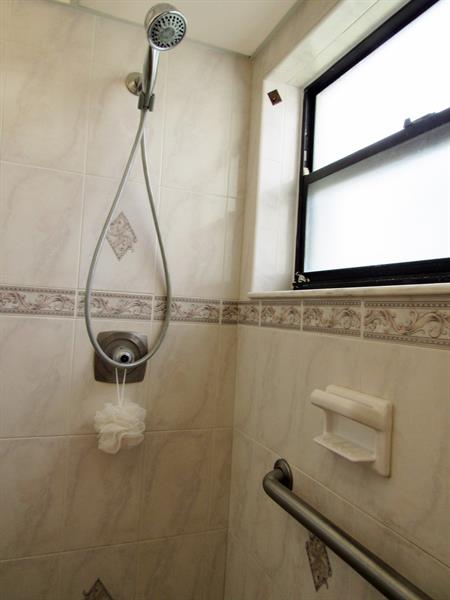 Image 24 of 52 For 6351 University Dr  224