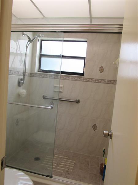 Image 26 of 52 For 6351 University Dr  224