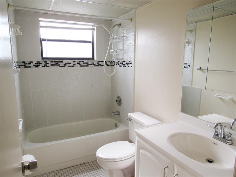 Image 29 of 52 For 6351 University Dr  224