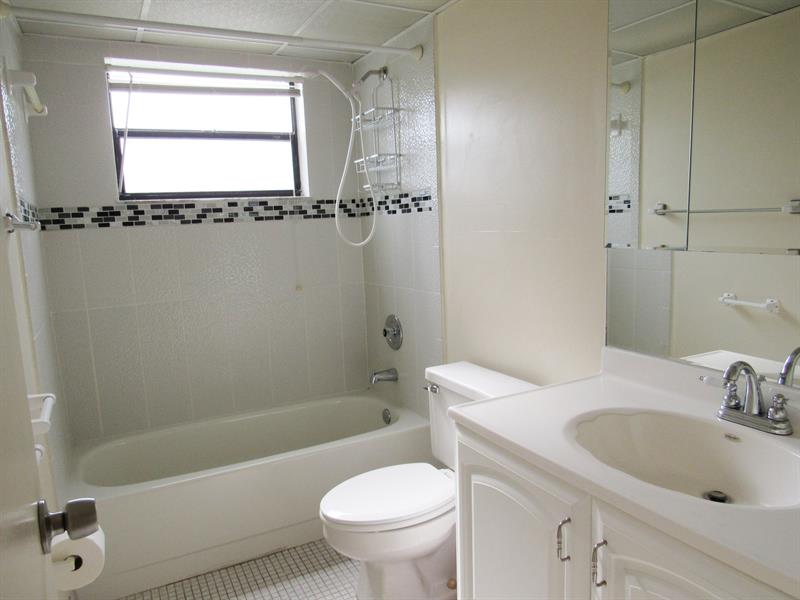 Image 30 of 52 For 6351 University Dr  224