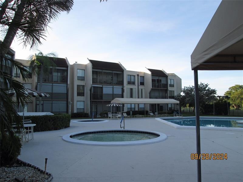 Image 36 of 52 For 6351 University Dr  224