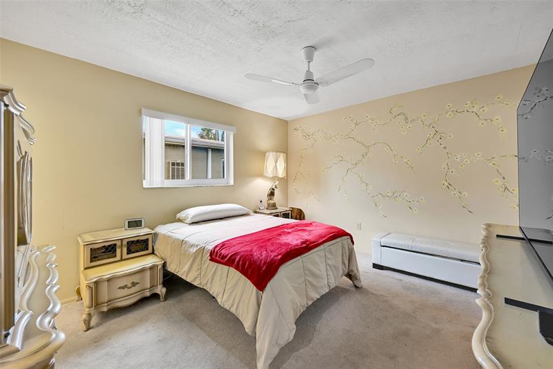 Image 21 of 37 For 10599 26th Pl