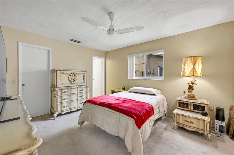 Image 22 of 37 For 10599 26th Pl