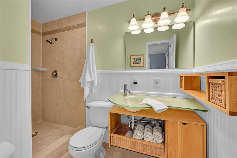 Image 16 of 36 For 2431 River Dr