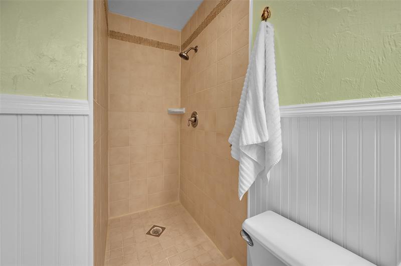 Image 17 of 36 For 2431 River Dr