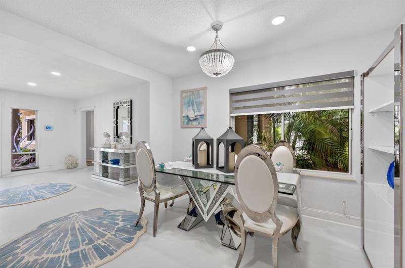 Image 11 of 59 For 317 Riverside Dr