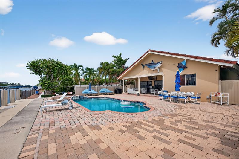 Image 44 of 59 For 317 Riverside Dr