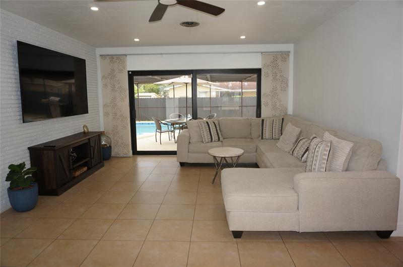 Image 3 of 11 For 9220 56th St