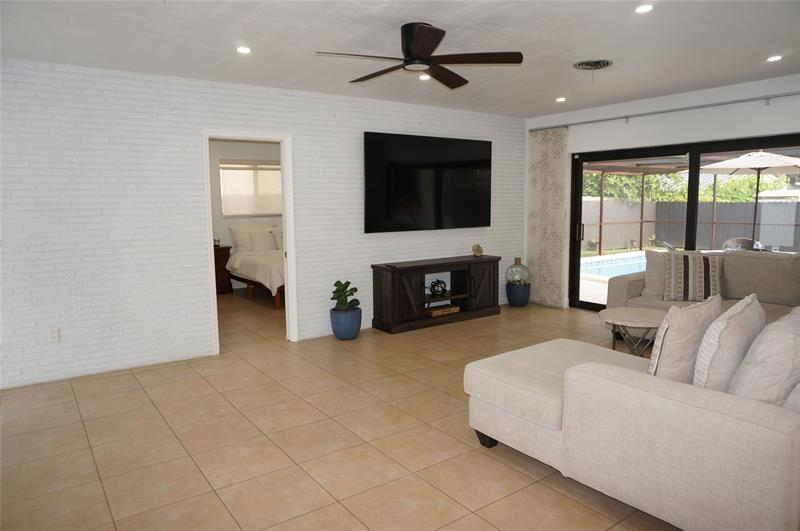 Image 4 of 11 For 9220 56th St