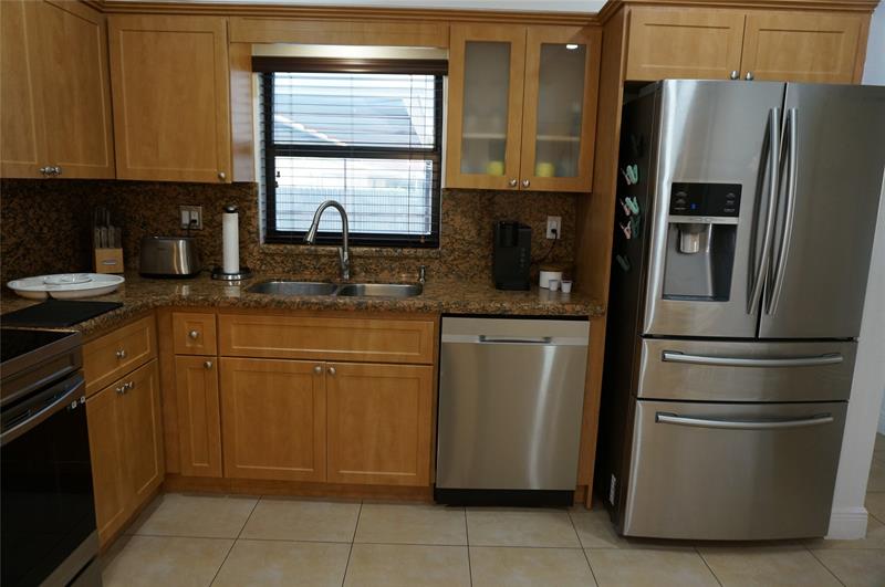 Image 7 of 11 For 9220 56th St