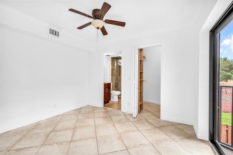 Image 14 of 27 For 22940 Oxford Pl  B