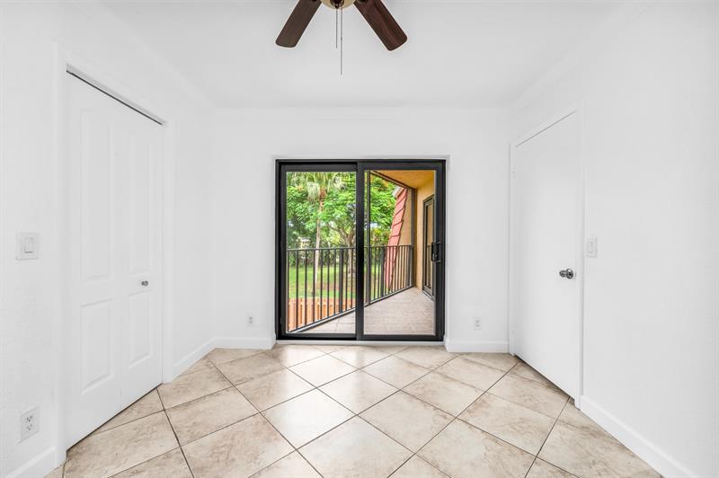 Image 15 of 27 For 22940 Oxford Pl  B