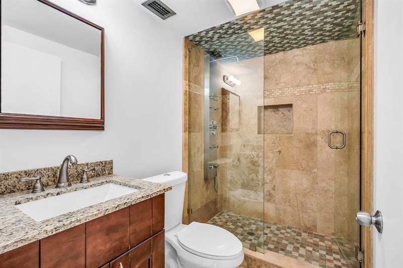 Image 16 of 27 For 22940 Oxford Pl  B