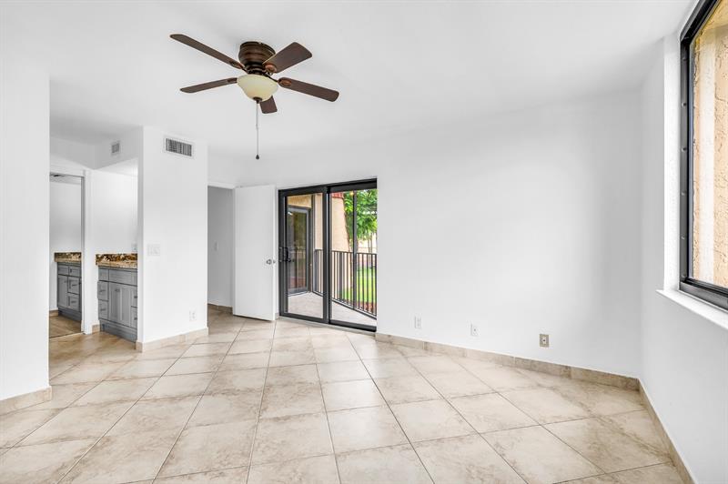 Image 18 of 27 For 22940 Oxford Pl  B