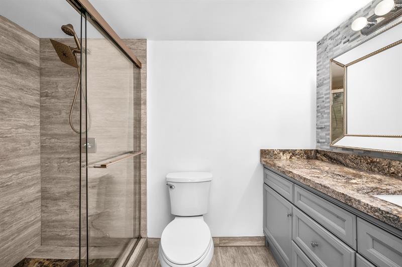 Image 22 of 27 For 22940 Oxford Pl  B