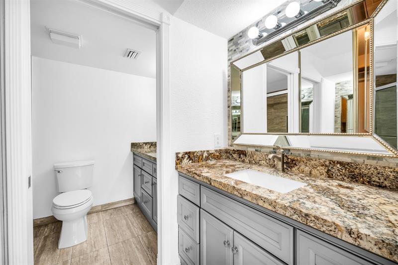 Image 23 of 27 For 22940 Oxford Pl  B