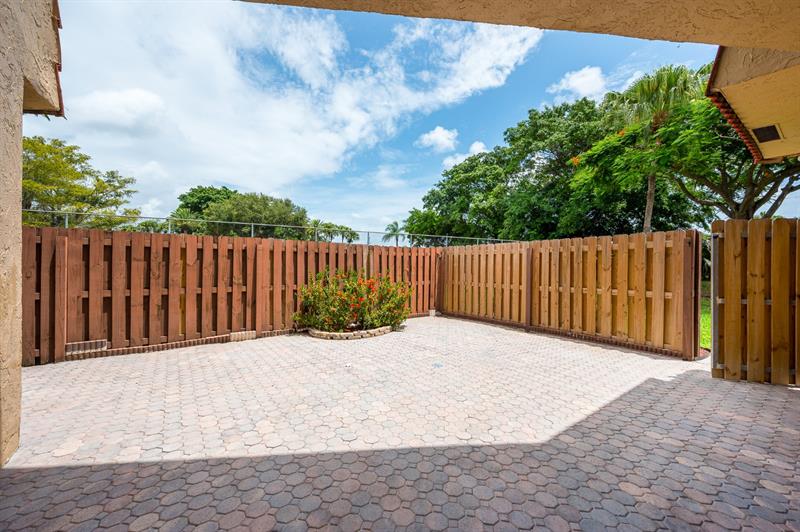 Image 4 of 27 For 22940 Oxford Pl  B