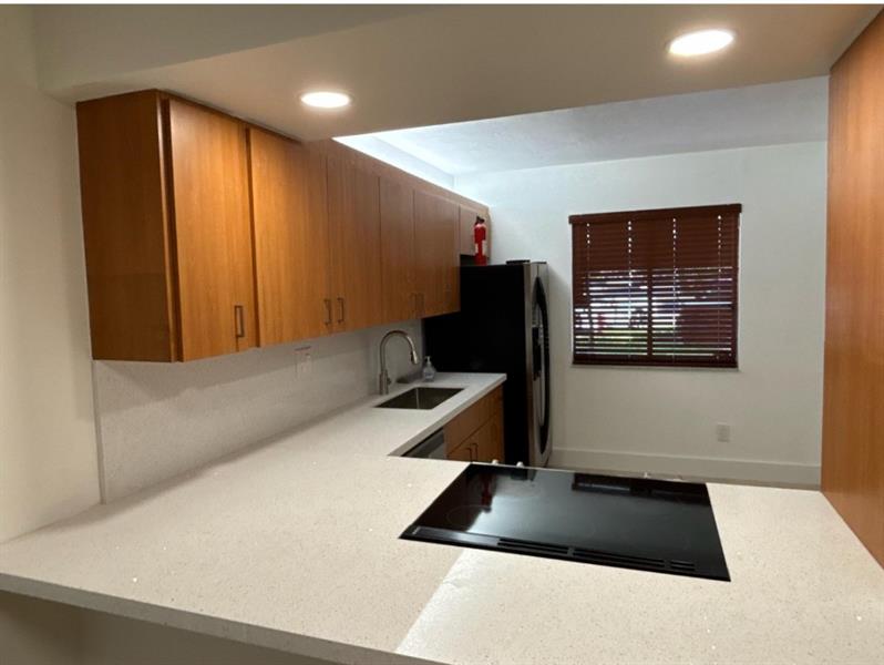 Image 3 of 6 For 235 Lakeview Dr  104