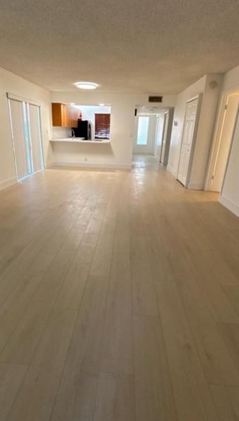 Image 4 of 6 For 235 Lakeview Dr  104