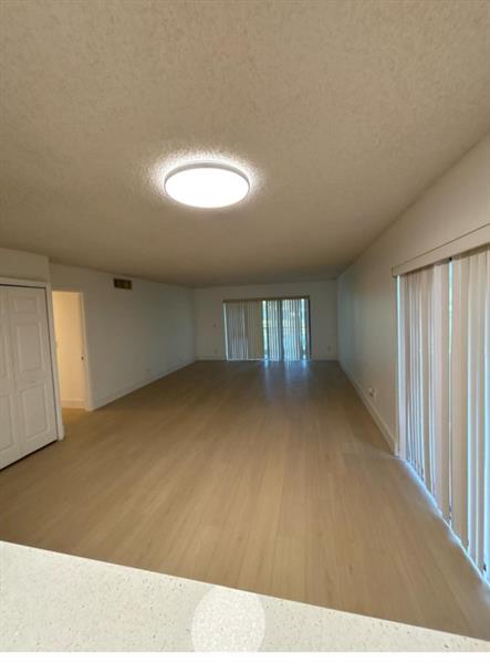 Image 5 of 6 For 235 Lakeview Dr  104